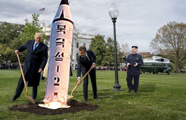 Фотожабы на макрона. Фотожабы с Макроном. Трамп и Макрон фотожабы. Памятник Макрону.