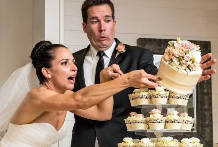 12 курьезных и забавных свадебных моментов.