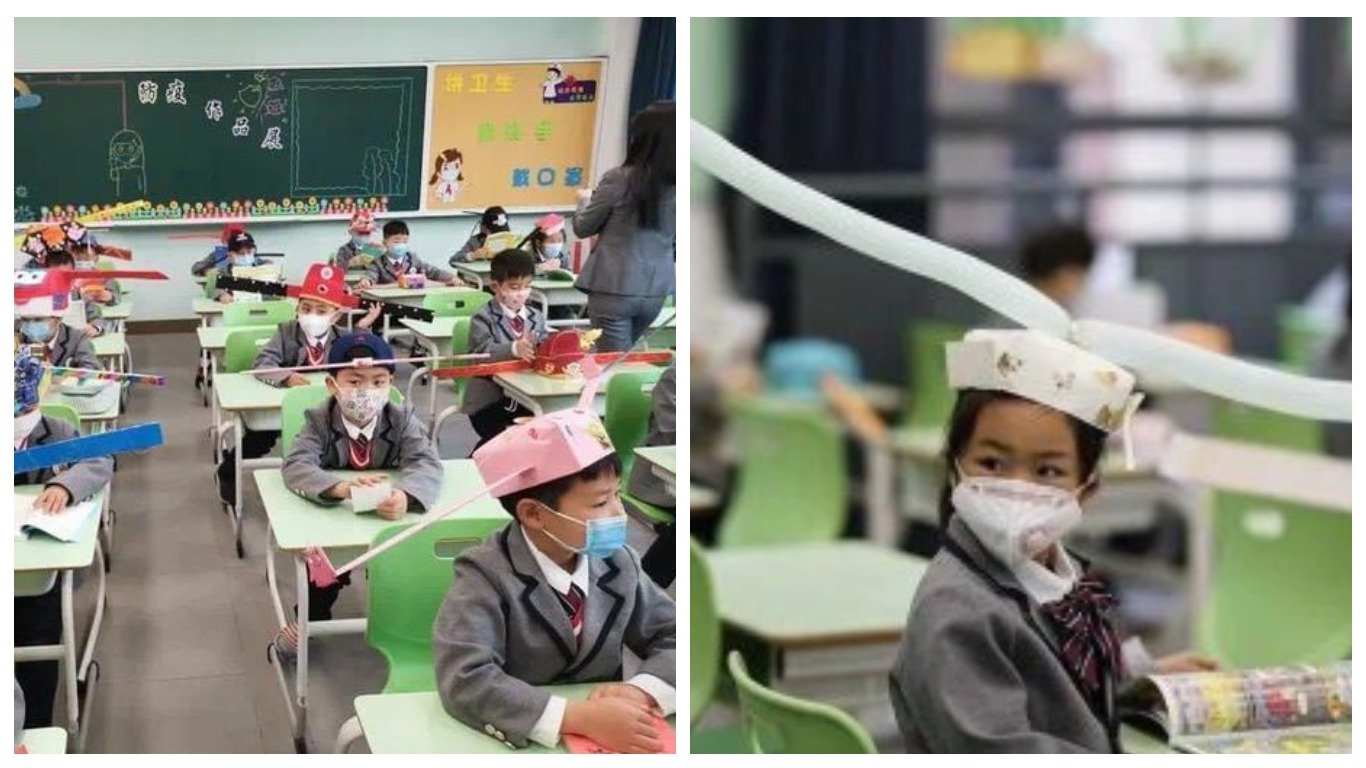 Китайские школьники в масках в школе