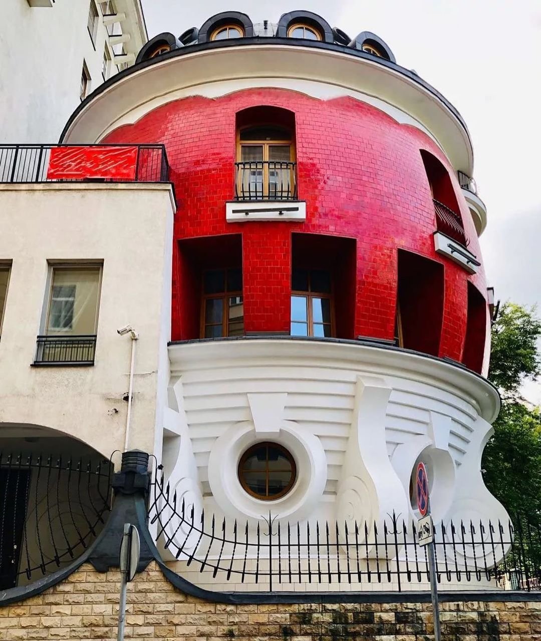 Дом-яйцо в Москве на улице Машкова